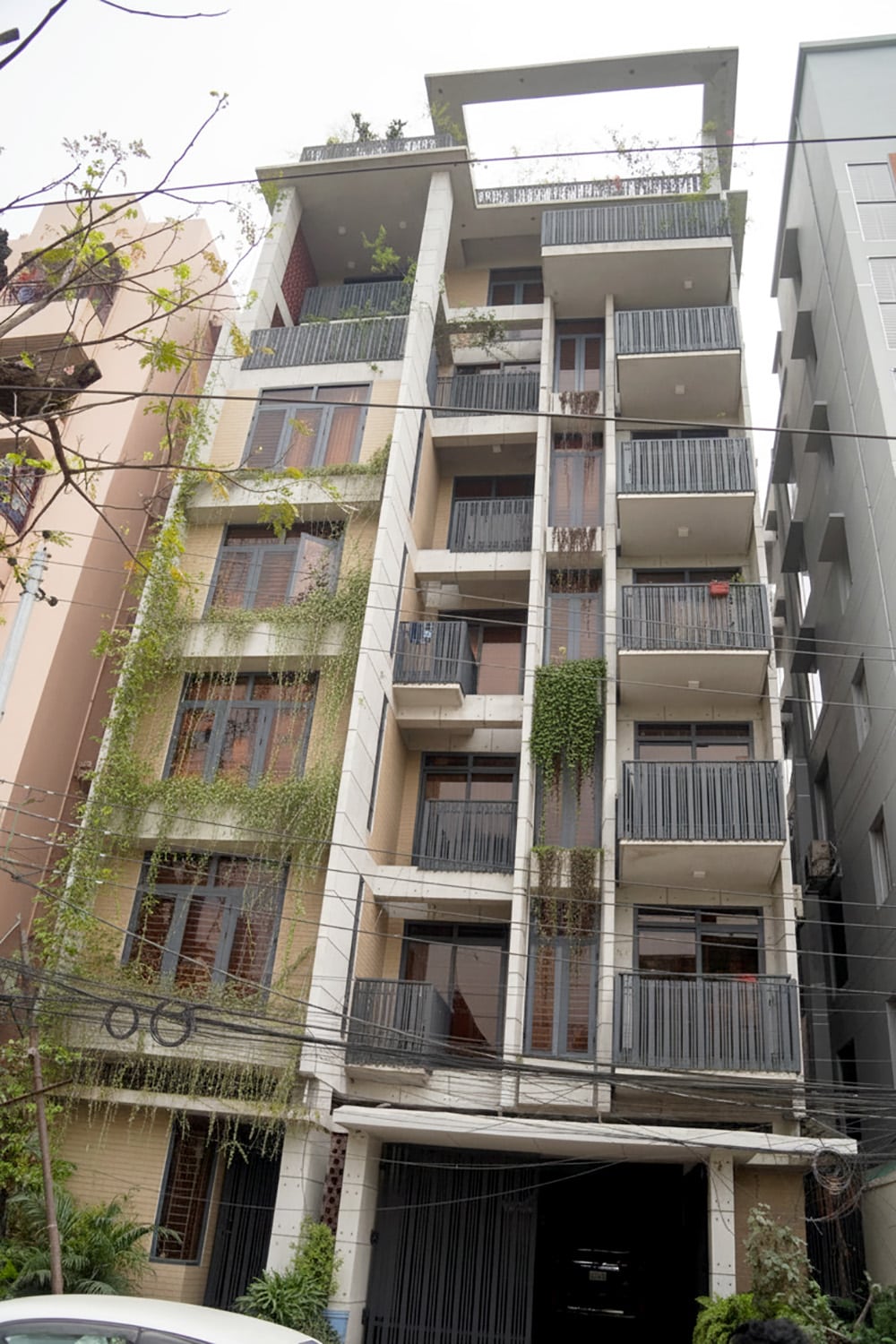Roof design construction and facade framing during execution at Dr. Jasim's Residence, Bashundhara, Dhaka. - building design, Dr. Jasim's Residence, Bashundhara, Dhaka