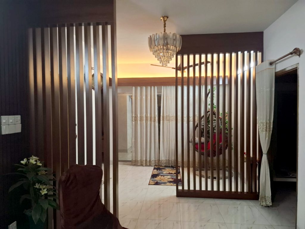 Full-height louver partition with family living beyond; clear sightlines and light flow