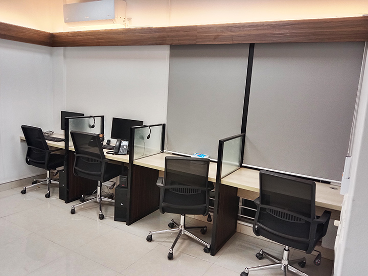 Workstation bay with screens and storage for focused tasks at Ek-Pay office