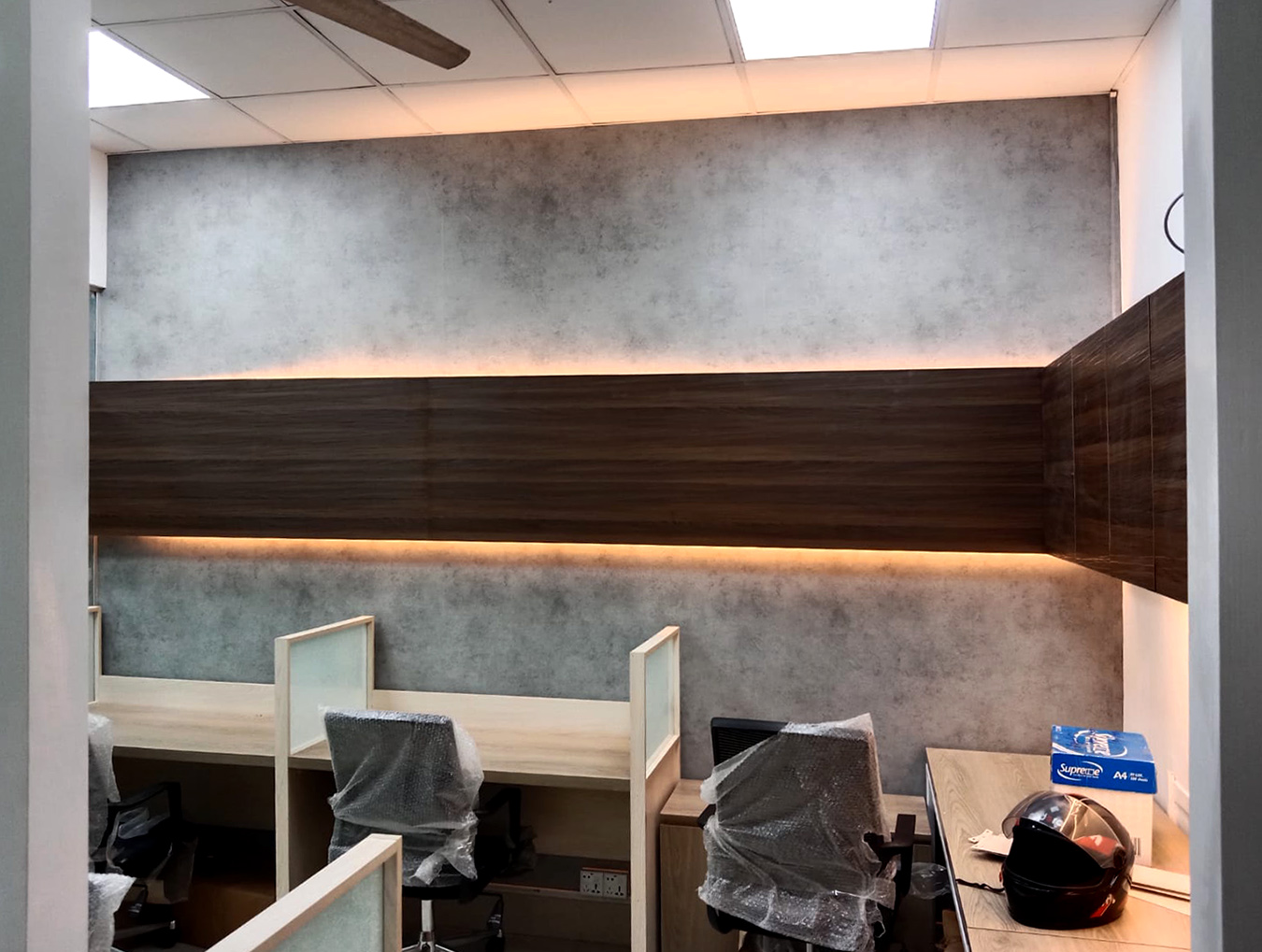Wooden wall panel with workstation desks in ERD small office design