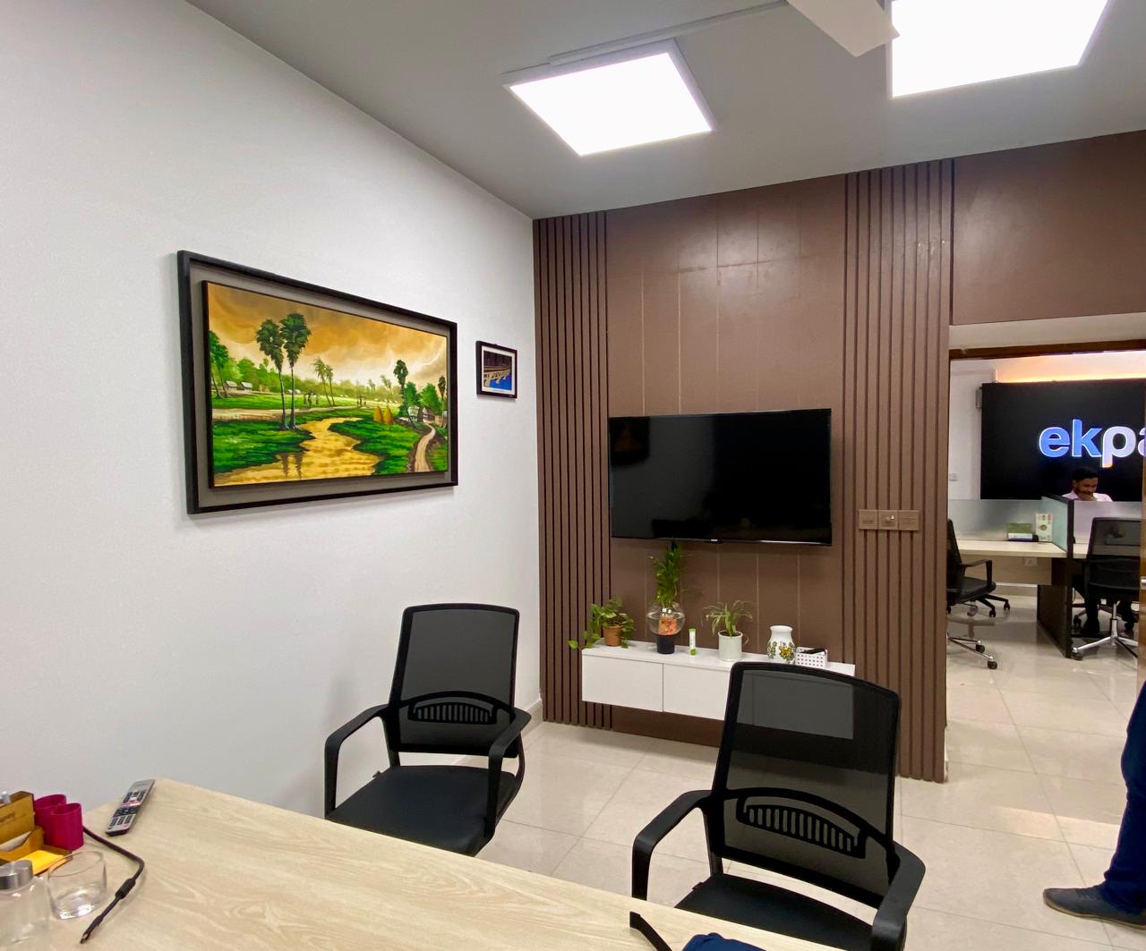 MD Room corner with TV wall panel, slatted cladding and indoor plants