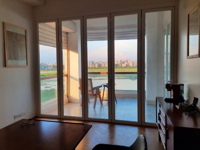 Glass partition Folding door with full-height glazing separating executive area and corridor